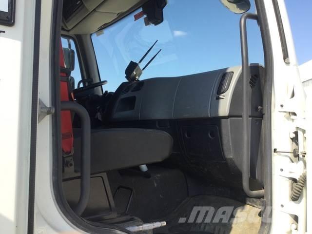 Renault D250 Kuorma-auto porauskalustolla