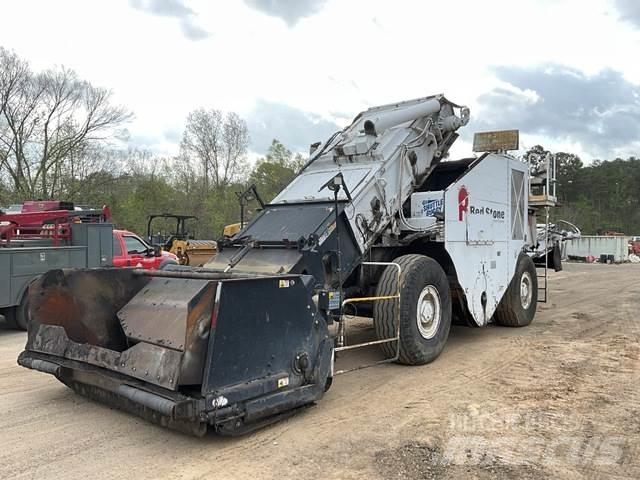 Roadtec 2500E MTV (Material transport vehicle)