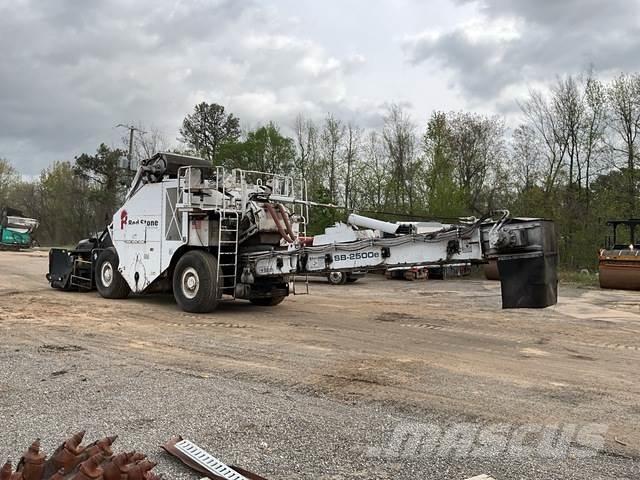 Roadtec 2500E MTV (Material transport vehicle)