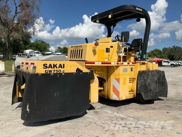 Sakai GW750-2 Kumipyöräjyrät
