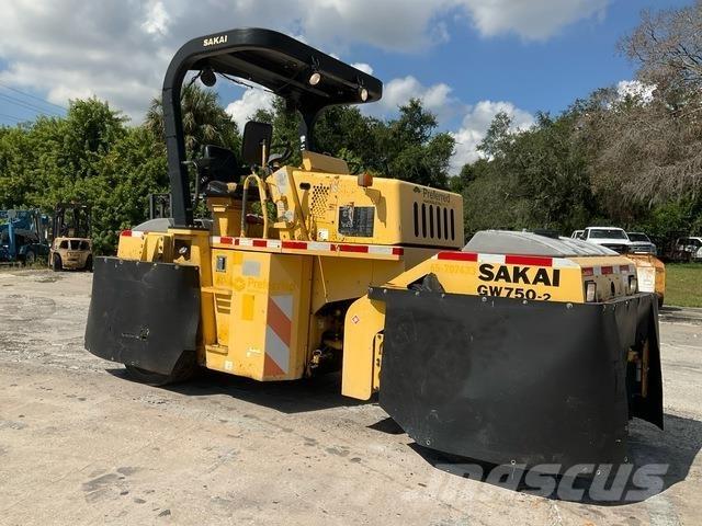 Sakai GW750-2 Kumipyöräjyrät
