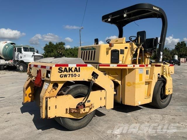 Sakai GW750-2 Kumipyöräjyrät