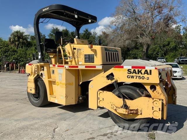 Sakai GW750-2 Kumipyöräjyrät