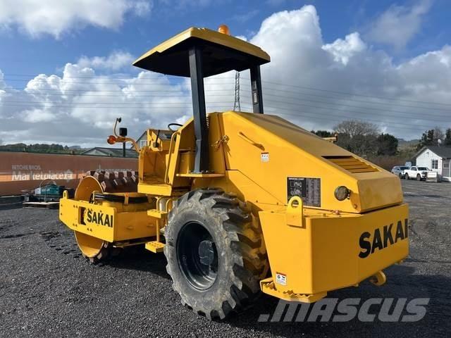 Sakai SV400TF Yksivalssijyrät