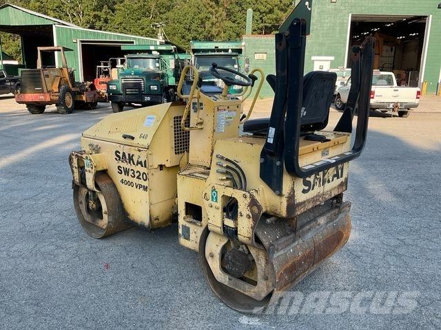 Sakai SW320 Tandemjyrät