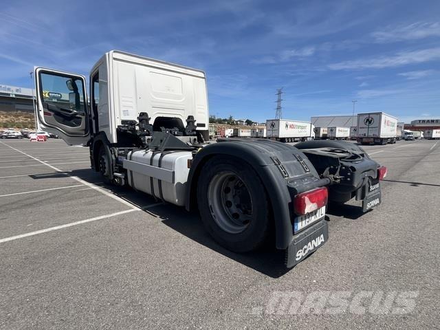 Scania P410 Vetopöytäautot