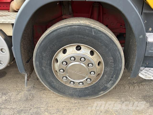 Scania P440 Koukkulava kuorma-autot