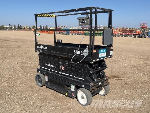 SkyJack SJ3226 Saksilavat