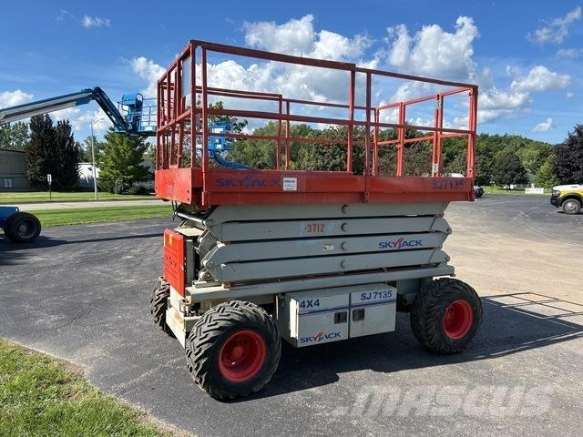 SkyJack SJ7135 Saksilavat