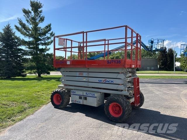 SkyJack SJ7135 Saksilavat