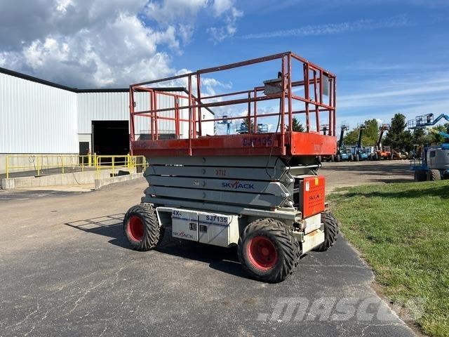 SkyJack SJ7135 Saksilavat