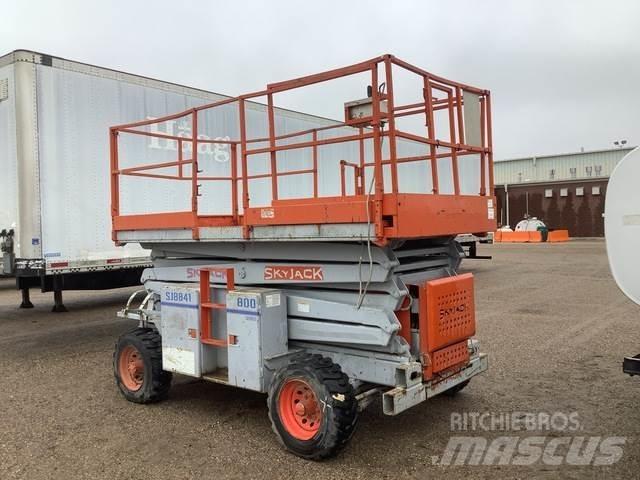 SkyJack SJ8841 Saksilavat