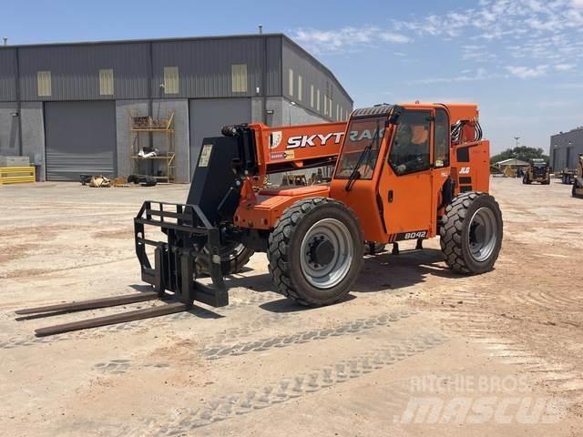 SkyTrak 8042 Kurottajat