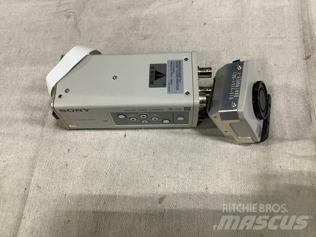  Sony DXC-390 Muut koneet
