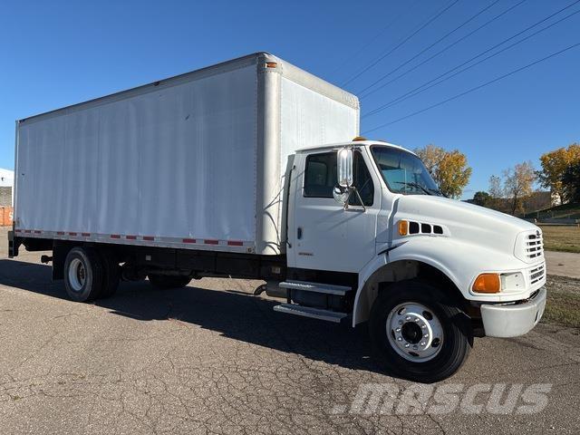 Sterling M7500 Umpikorikuorma-autot