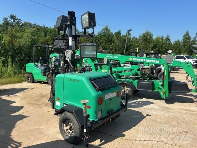 Terex RL4 Valopylväät