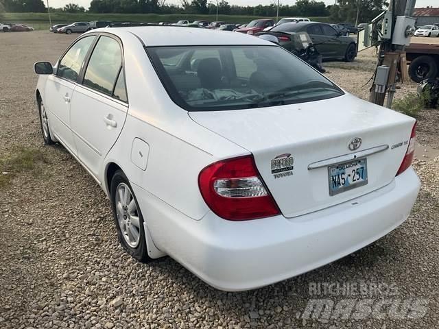 Toyota Camry Henkilöautot