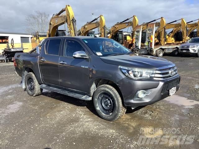 Toyota HiLux Lava-autot