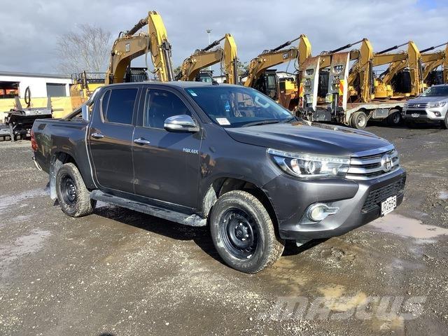 Toyota HiLux Lava-autot