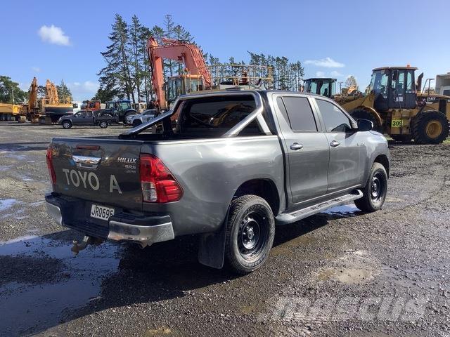 Toyota HiLux Lava-autot