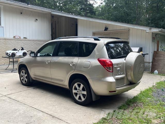 Toyota RAV4 Henkilöautot