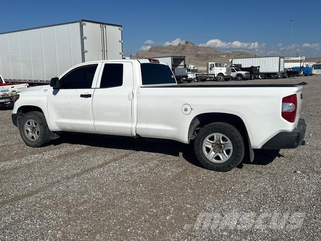 Toyota Tundra Lava-autot