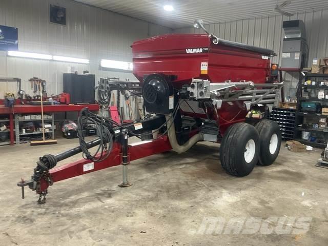 Valmar 5500 Lannoitteenlevittimet