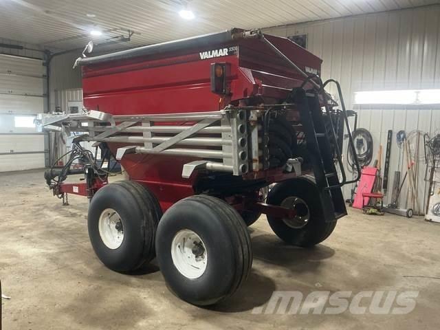 Valmar 5500 Lannoitteenlevittimet