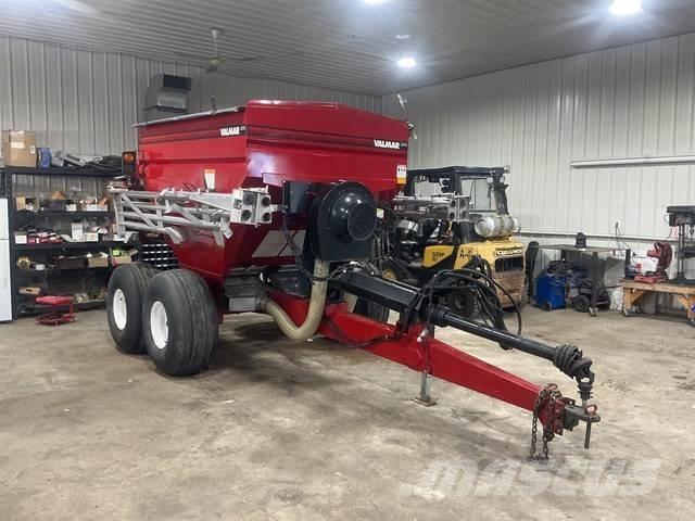 Valmar 5500 Lannoitteenlevittimet
