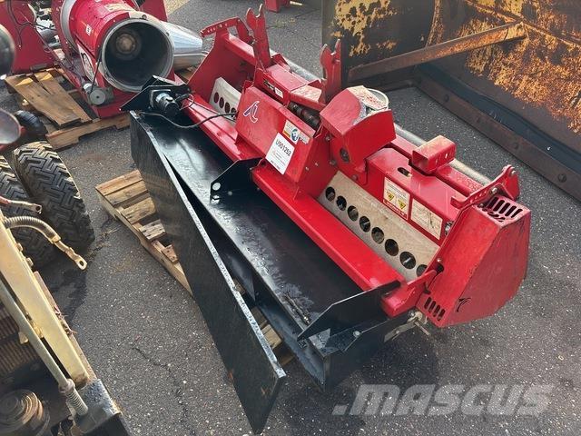 Ventrac EA600 Ilmastajat ja sammaleenrepijät