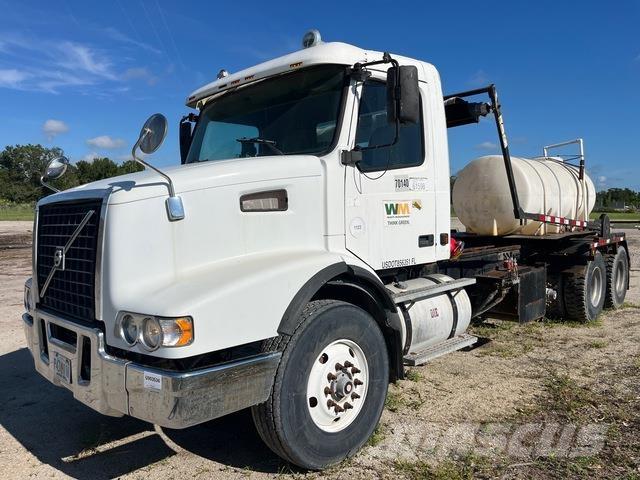 Volvo VHD64 Nostovarsi-vaihtolavakuorma-autot