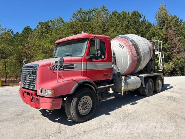 Volvo VHD64B Muut kuorma-autot