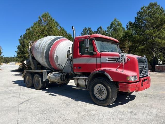 Volvo VHD64B Muut kuorma-autot