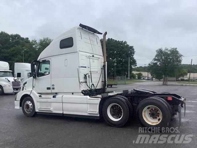 Volvo VNL Vetopöytäautot