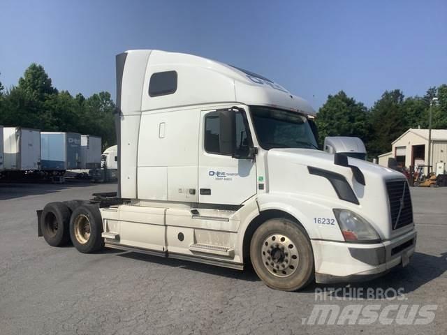 Volvo VNL Vetopöytäautot