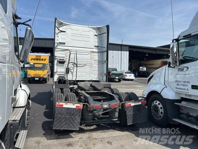 Volvo VNL Vetopöytäautot