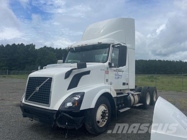 Volvo VNL Vetopöytäautot