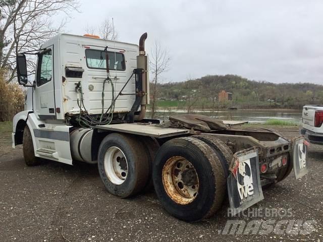 Volvo VNL Vetopöytäautot
