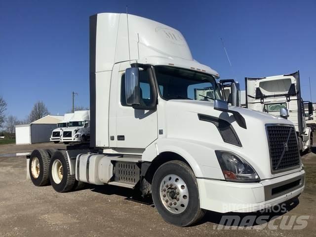 Volvo VNL Vetopöytäautot