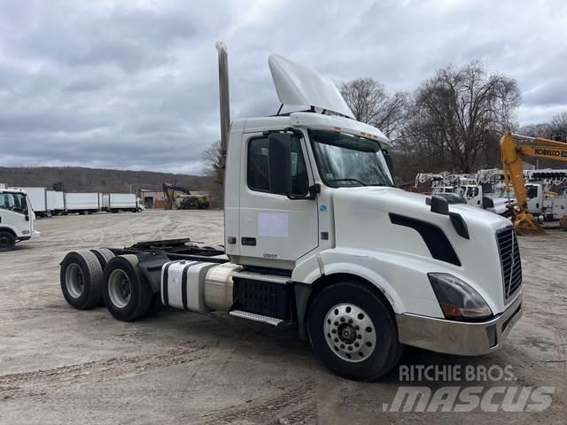 Volvo VNL Vetopöytäautot