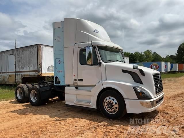 Volvo VNL Vetopöytäautot