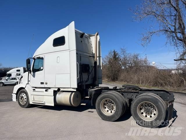 Volvo VNL Vetopöytäautot