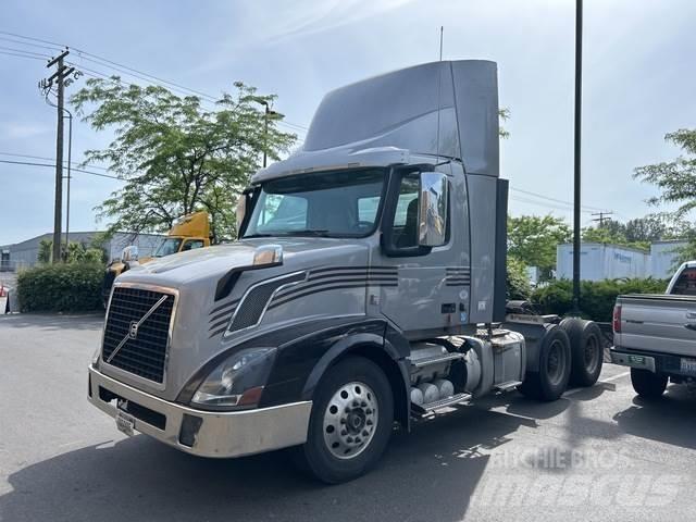 Volvo VNL Vetopöytäautot