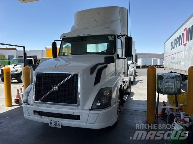 Volvo VNL Vetopöytäautot