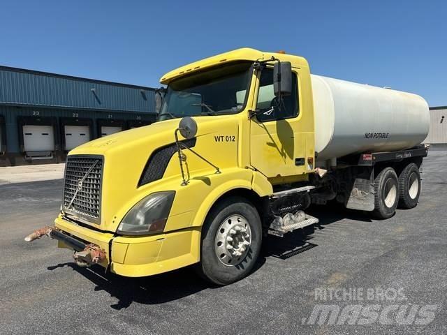 Volvo VNL Vesisäiliöautot
