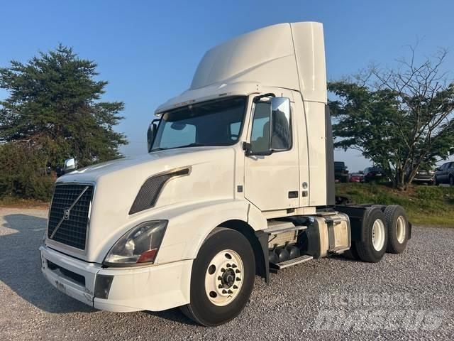 Volvo VNL Vetopöytäautot
