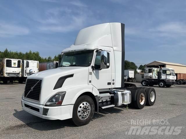 Volvo VNL Vetopöytäautot