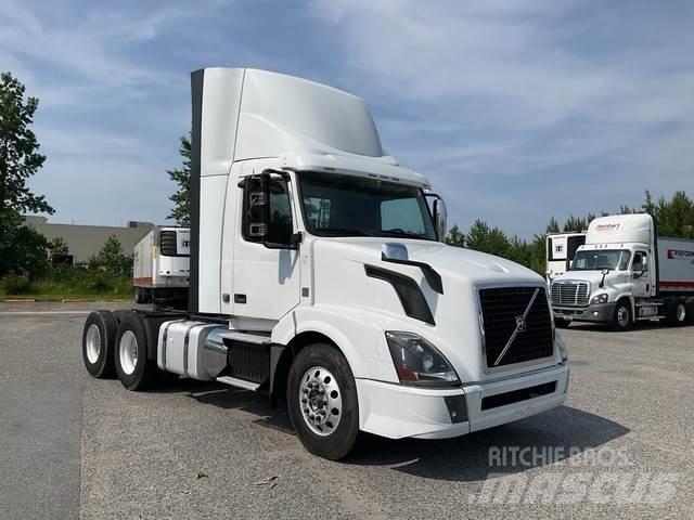 Volvo VNL Vetopöytäautot