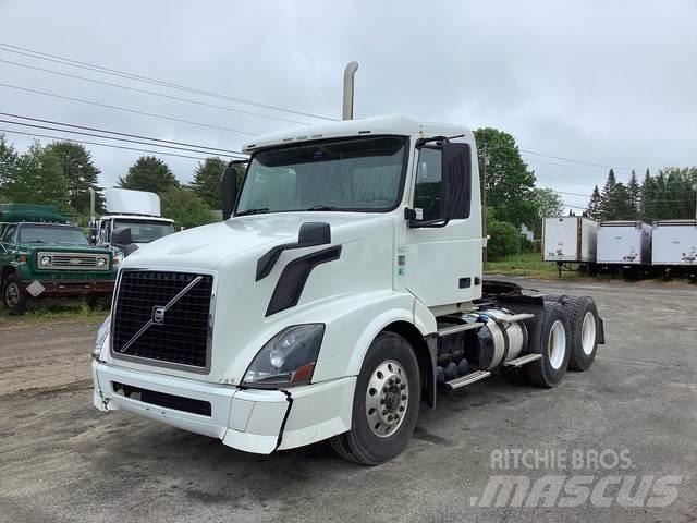 Volvo VNL Vetopöytäautot