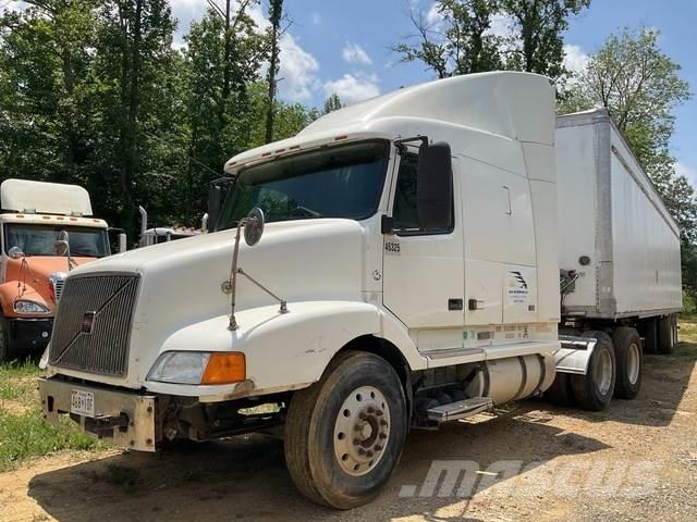 Volvo VNL Vetopöytäautot